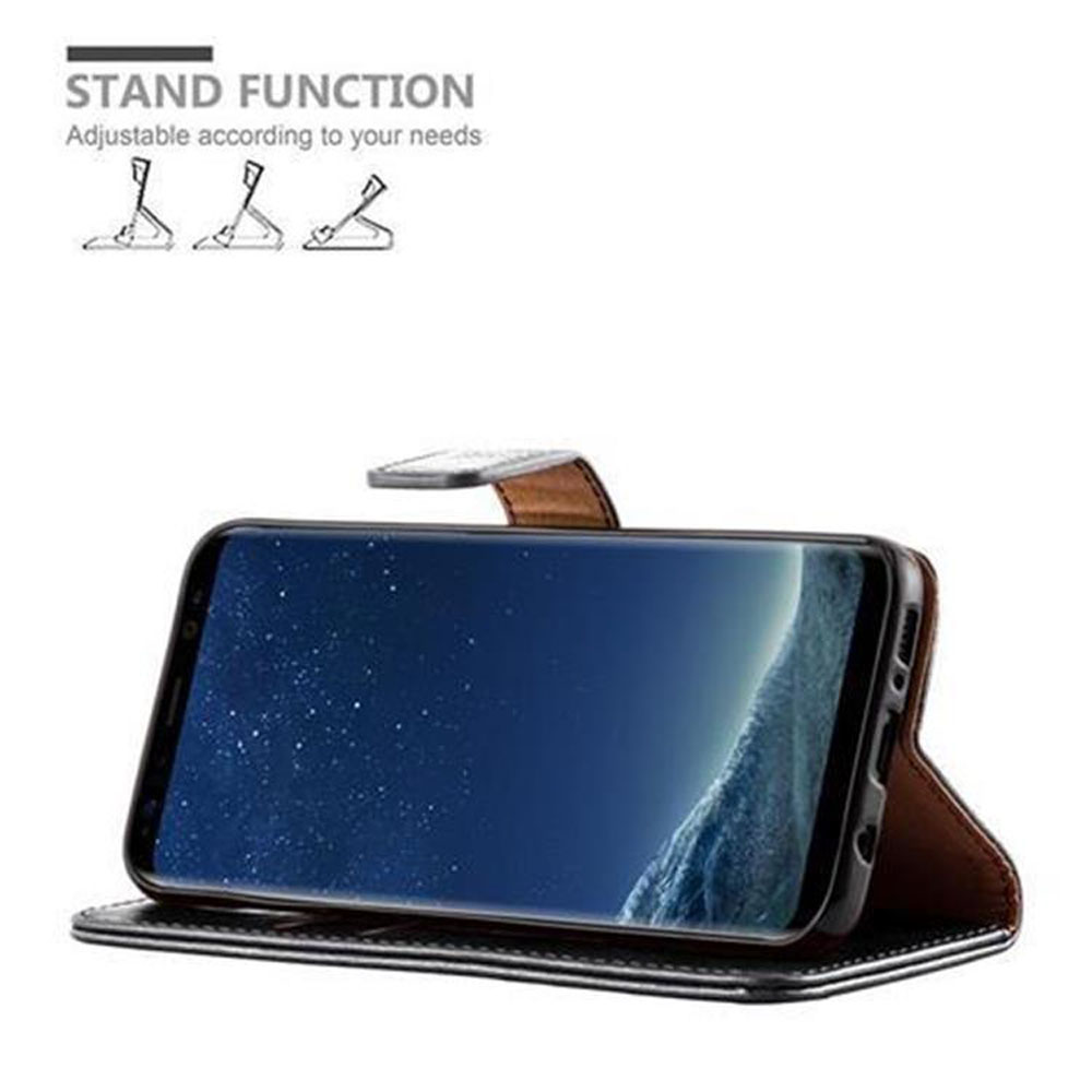 Braune Handyhülle im Standmodus mit Smartphone.