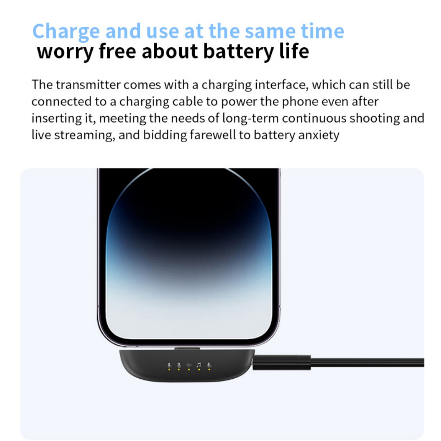 Ein Smartphone wird auf einem schwarzen Ladeempfänger mit Ladekabel geladen.