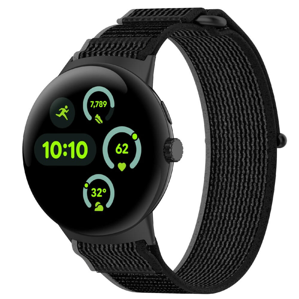 Montre connectée noire avec bracelet en tissu. Affiche 10:10, 7 789 pas, 62 cœurs et 32°.