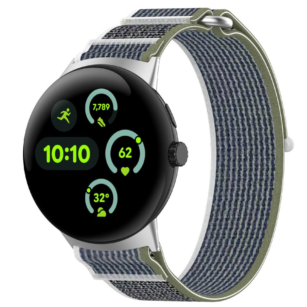 Une montre connectée avec un écran noir affichant l'heure, les pas, le rythme cardiaque et la température.