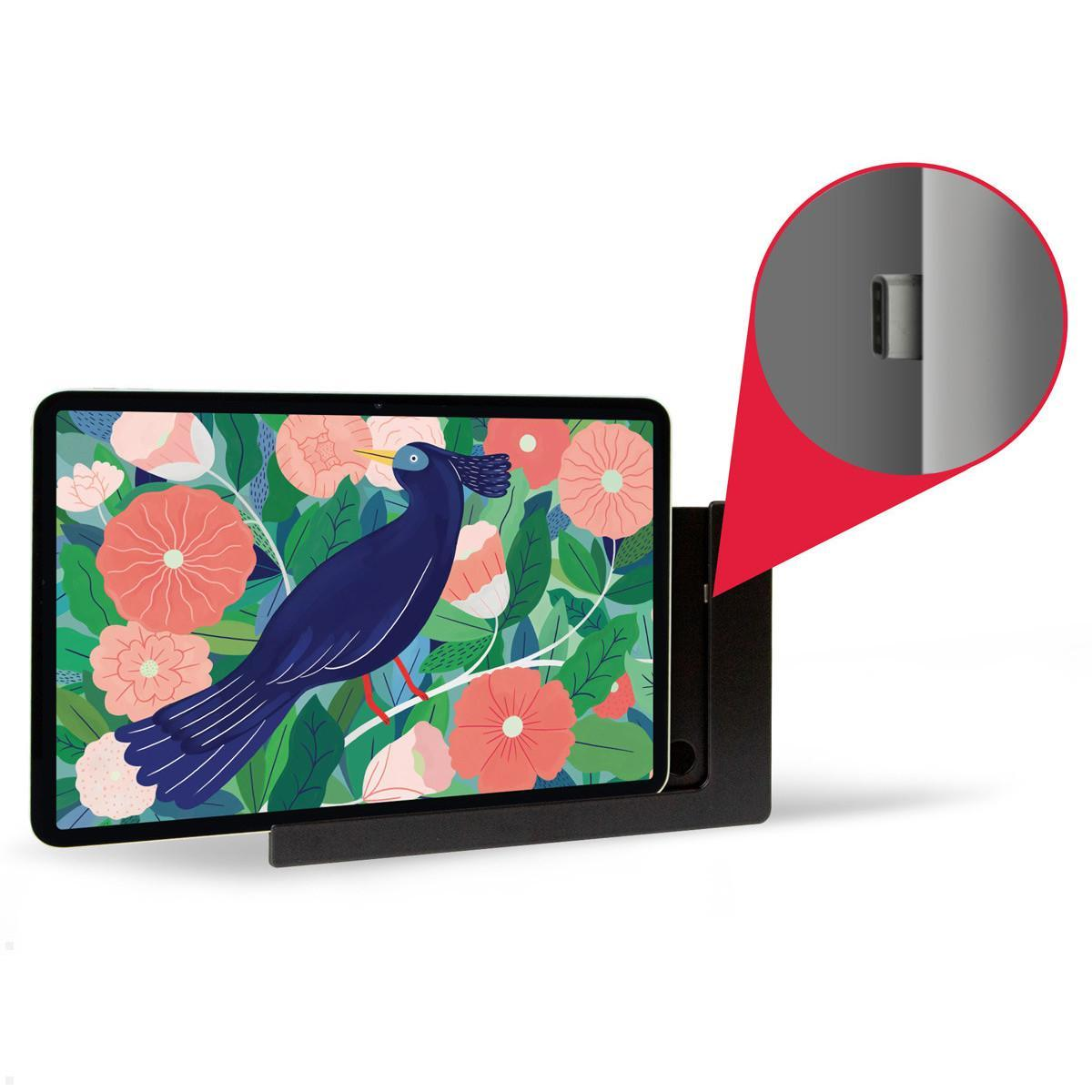 Ein dunkelblauer Vogel sitzt auf bunten Blumen auf einem Tablet.