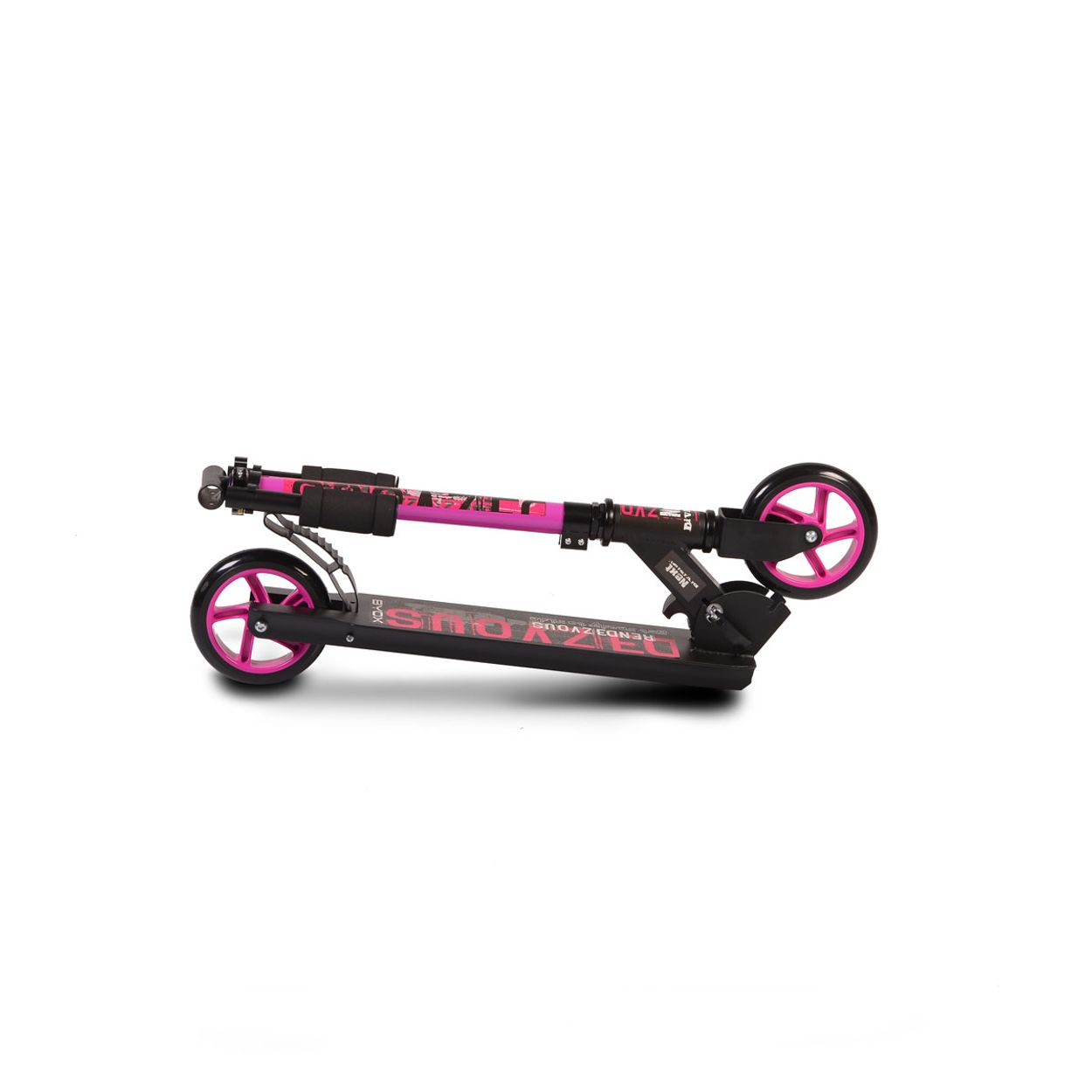 Ein zusammengeklappter schwarzer Roller mit rosa Akzenten auf weißem Hintergrund.