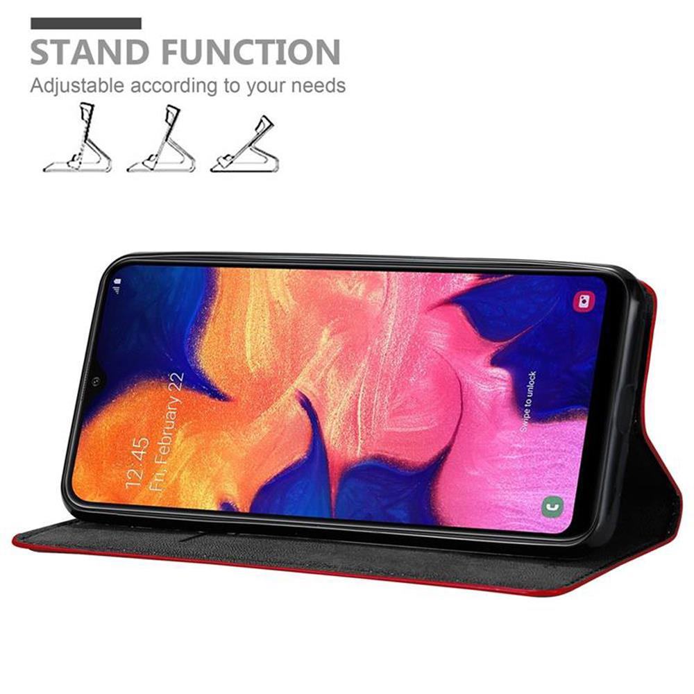 Una custodia per telefono con funzione di supporto che tiene uno smartphone.
