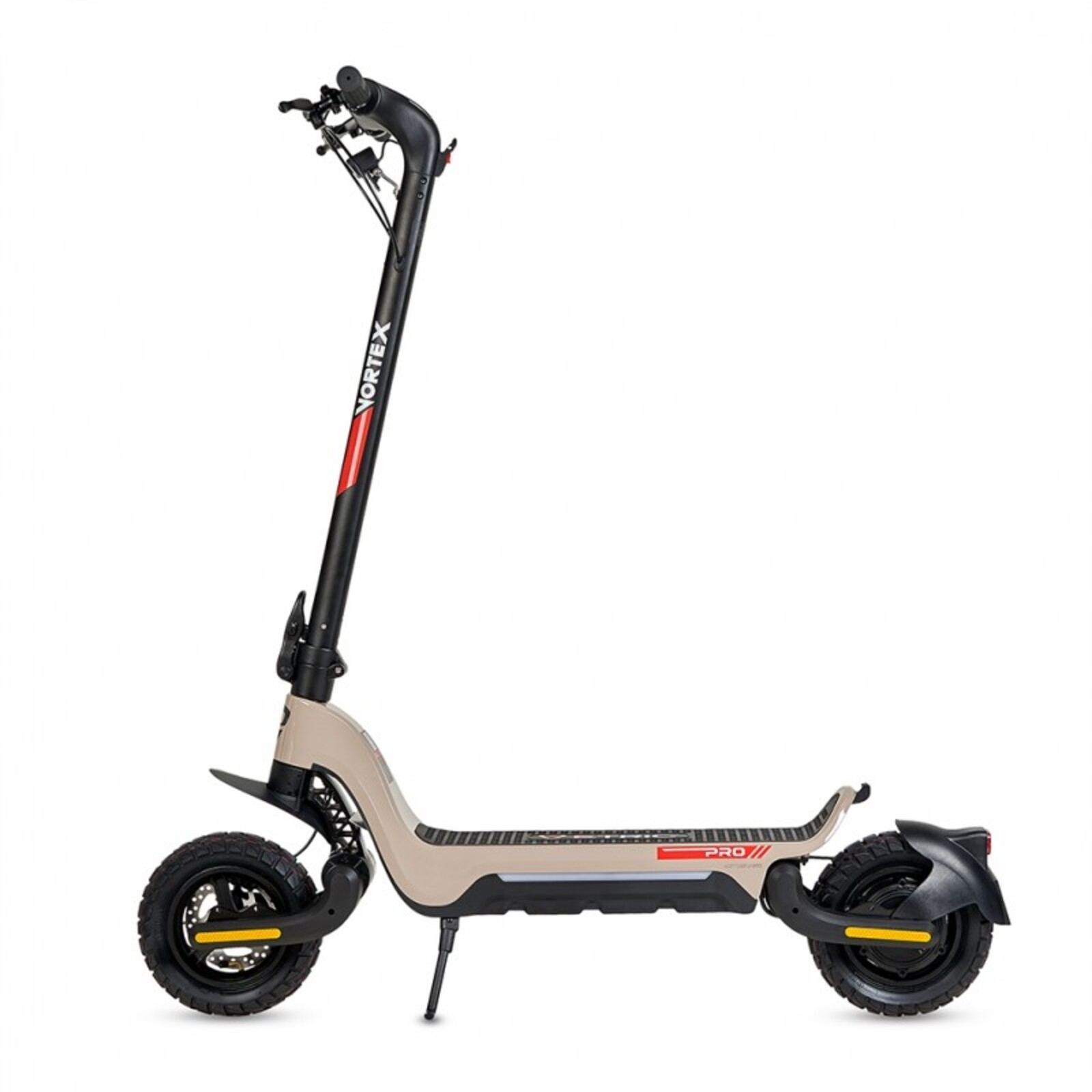 Un patinete eléctrico beige con ruedas y manillar negros, fondo blanco.