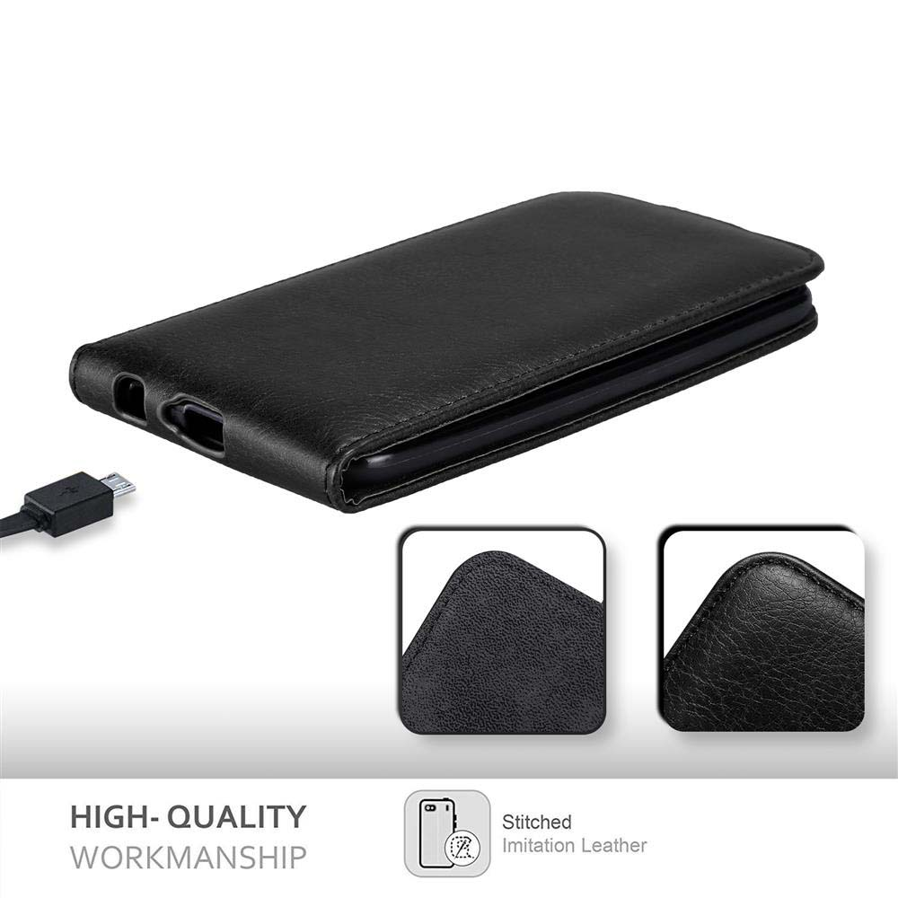 Funda de teléfono de cuero negro con cable de carga y primeros planos de costuras.