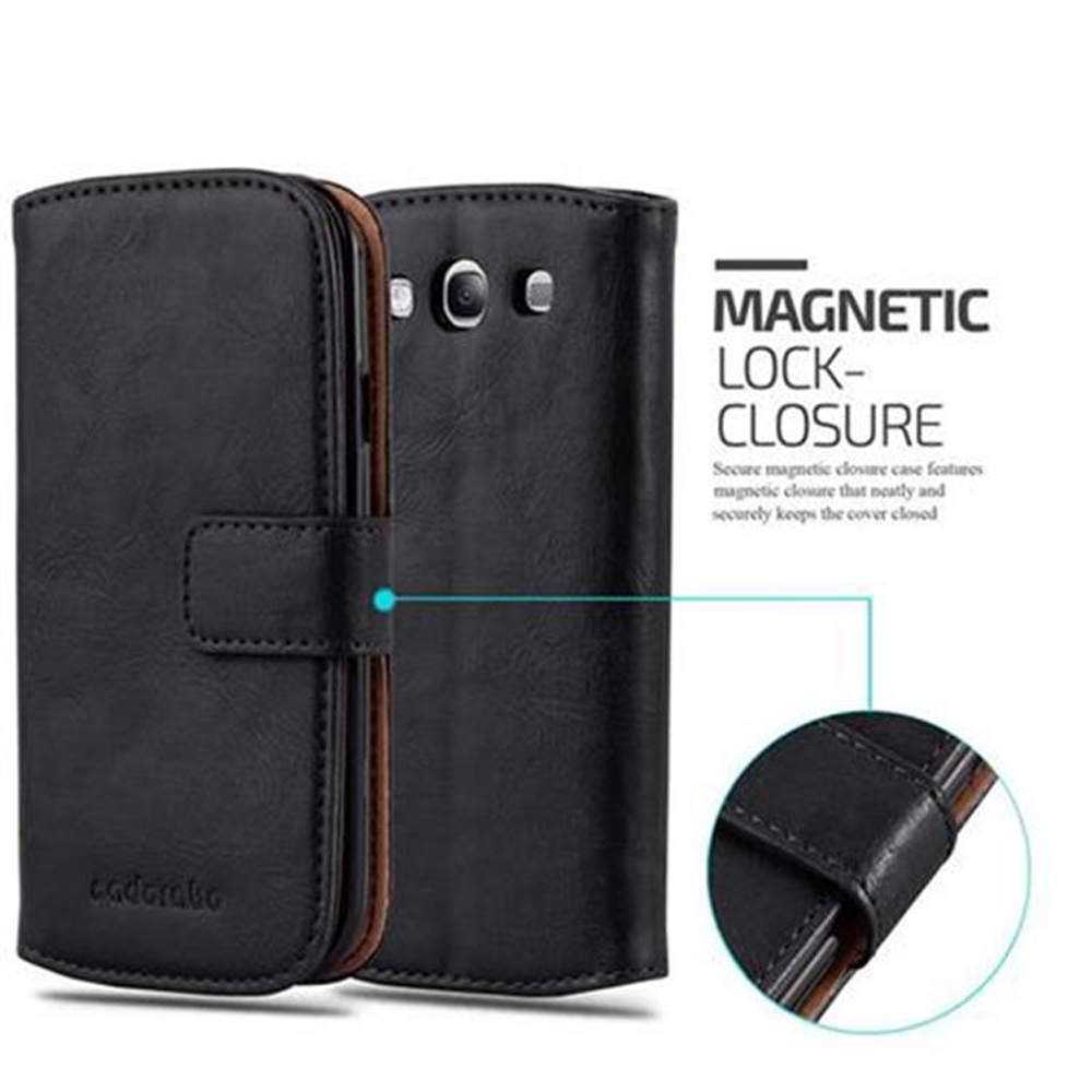 Funda de teléfono tipo cartera de cuero negro con cierre magnético y corte para cámara.