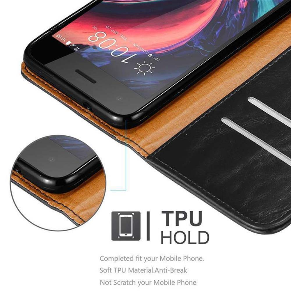 Uno smartphone in una custodia nera e marrone che mostra l'ora sul suo schermo.
