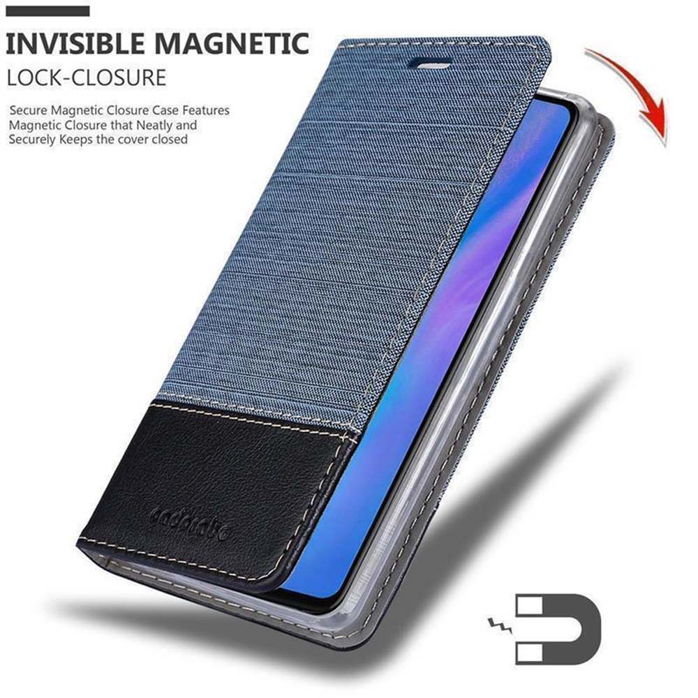Custodia per telefono in denim blu con dettaglio in pelle nera e chiusura magnetica.