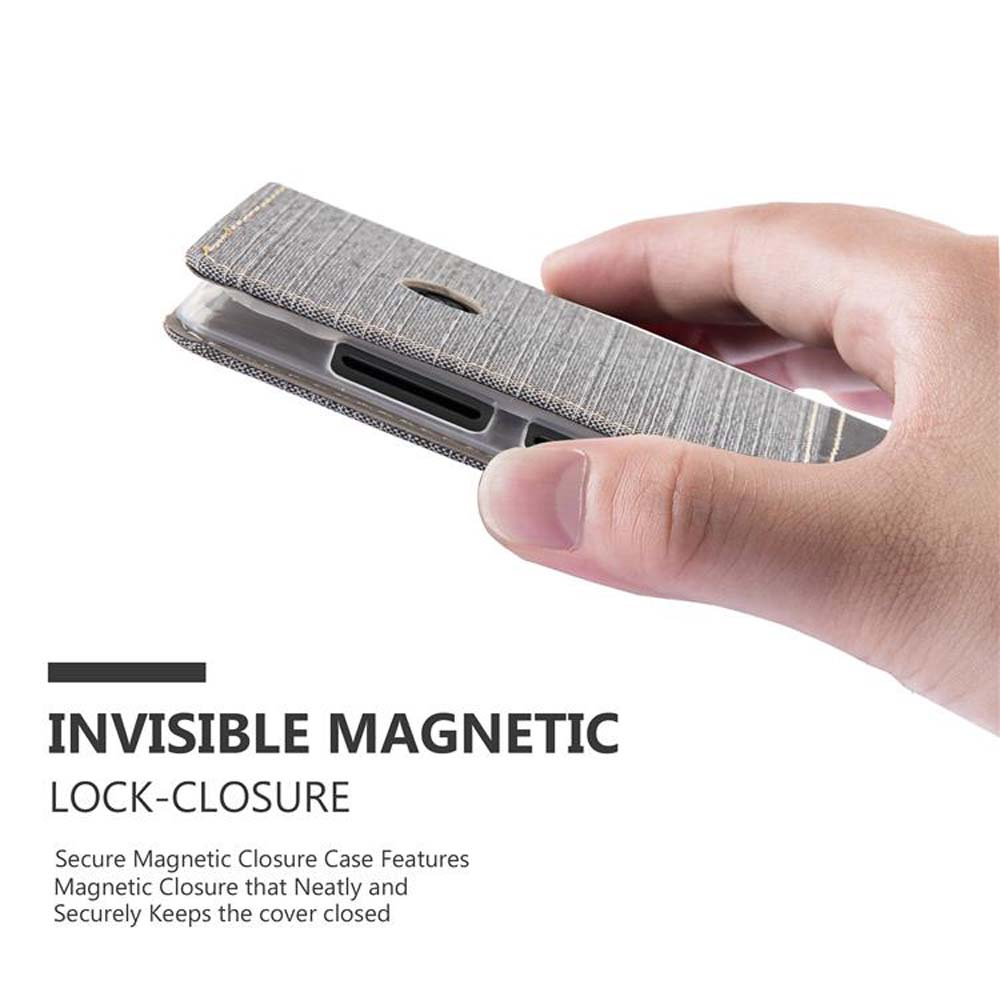 Custodia per telefono grigia con chiusura magnetica, tenuta da una mano.
