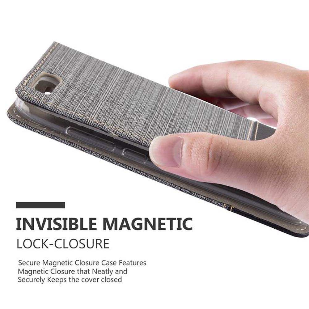 Custodia per telefono grigia con chiusura magnetica, tenuta da una mano.