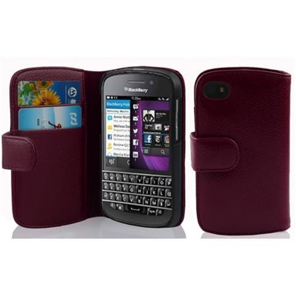 Una funda tipo cartera de cuero granate con un teléfono BlackBerry y ranuras para tarjetas.