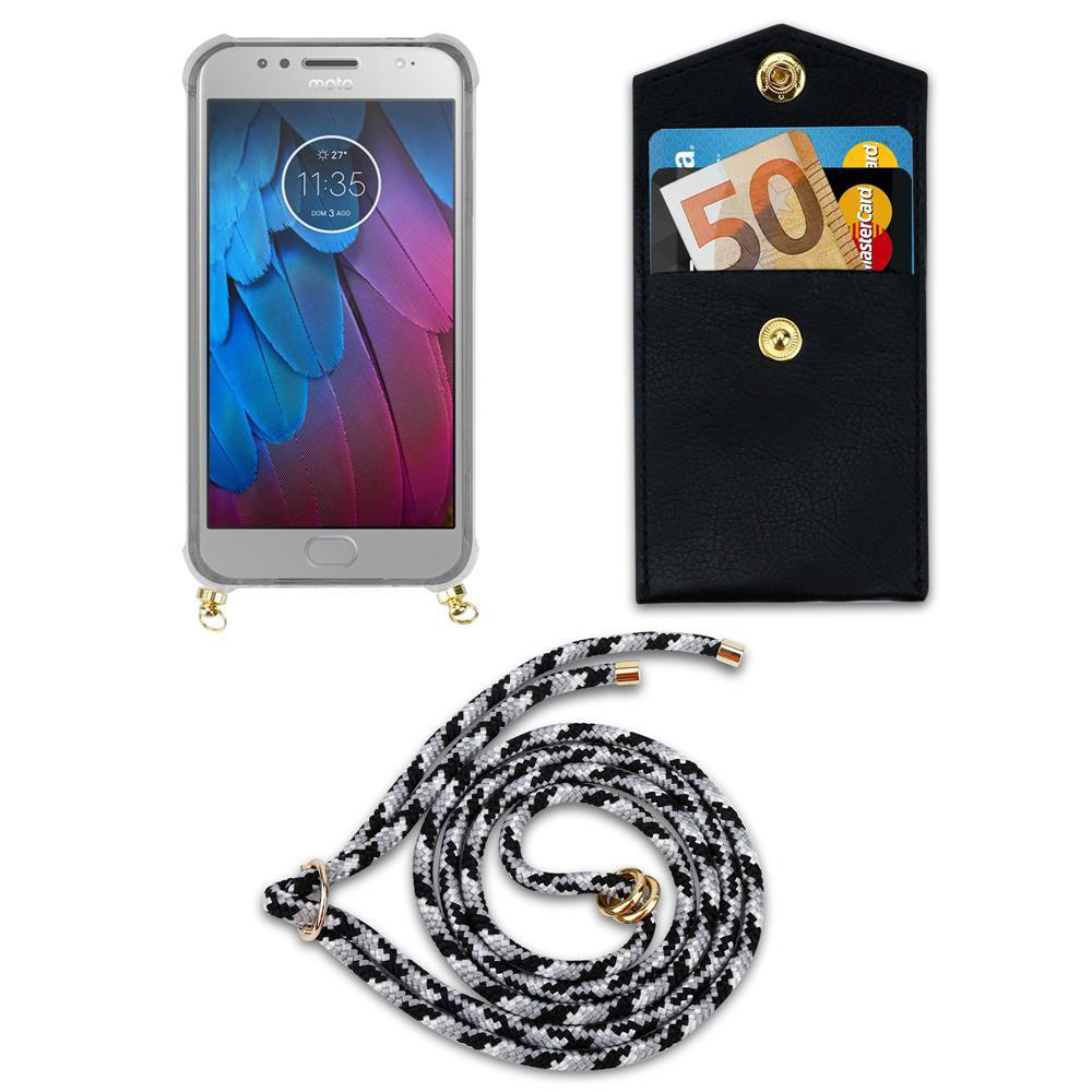 Uno smartphone in custodia trasparente, un portafoglio nero con carte e soldi, e un cordone.