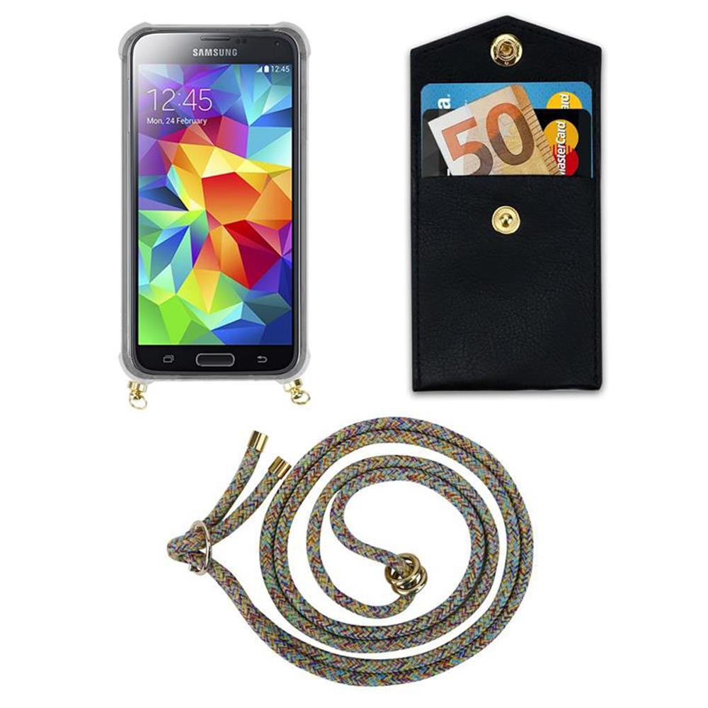 Uno smartphone, una tasca nera con carte e soldi, e un cordino colorato.