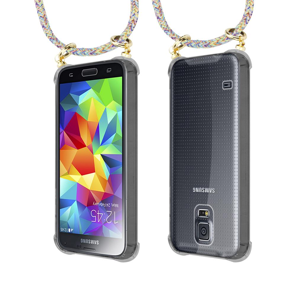 Uno smartphone con sfondo colorato e tracolla.