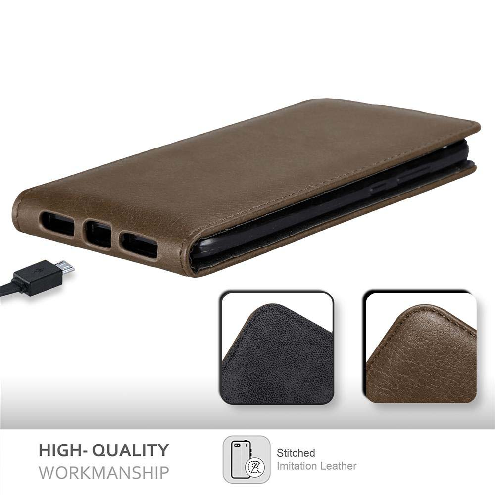 Braune Handyhülle mit Kameraausschnitt und USB-Anschluss. Detailansichten der Nähte.