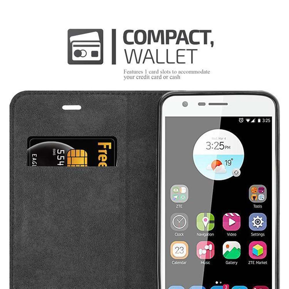 Schwarzes Handy mit Brieftaschenhülle, die eine Karte enthält. Die Uhrzeit ist 3:25 Uhr.