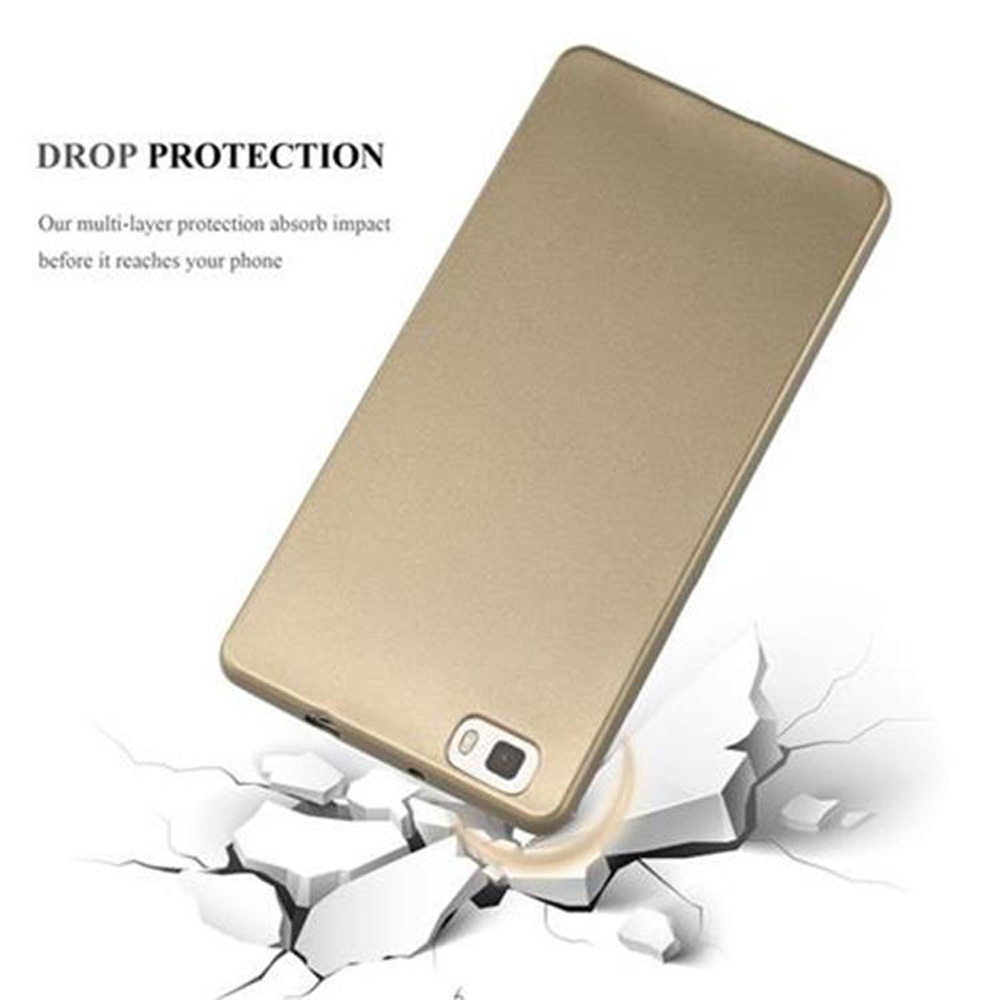 Funda dorada para teléfono cayendo sobre superficie blanca rota.