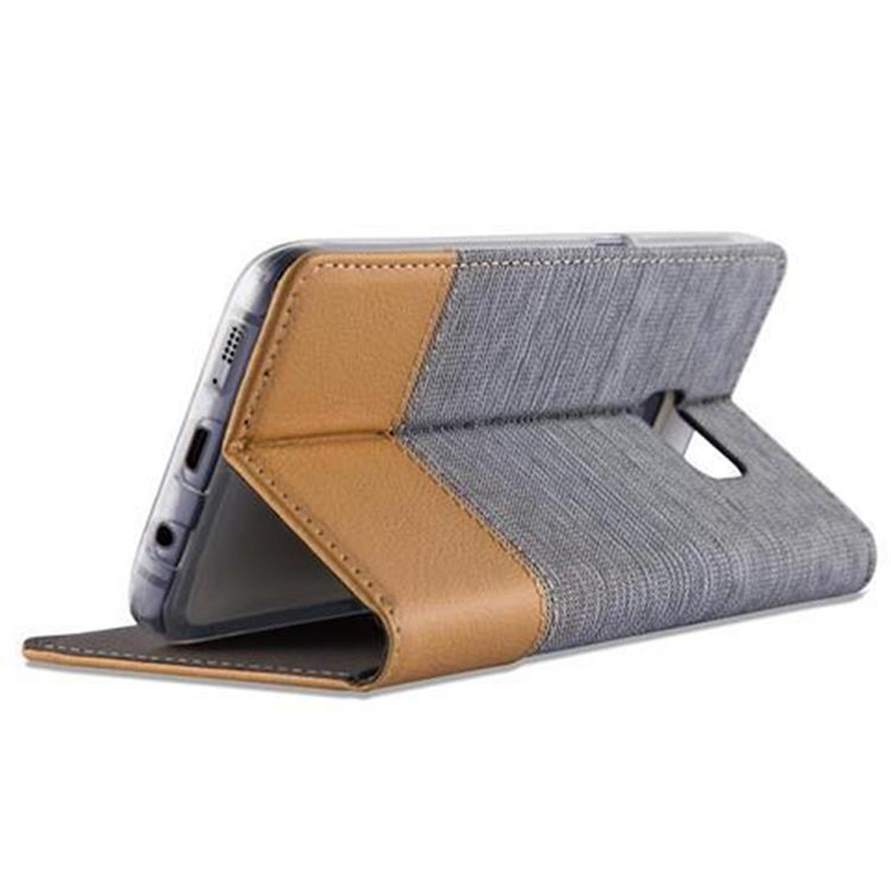 Custodia in tessuto grigio con accenti in pelle marrone, appoggiata.