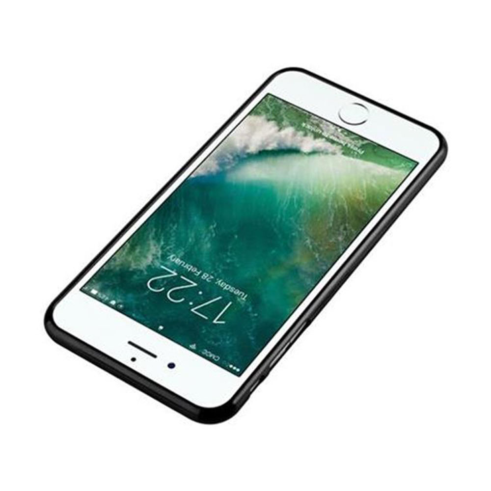 Un iPhone nero con uno sfondo a onde sullo schermo di blocco.