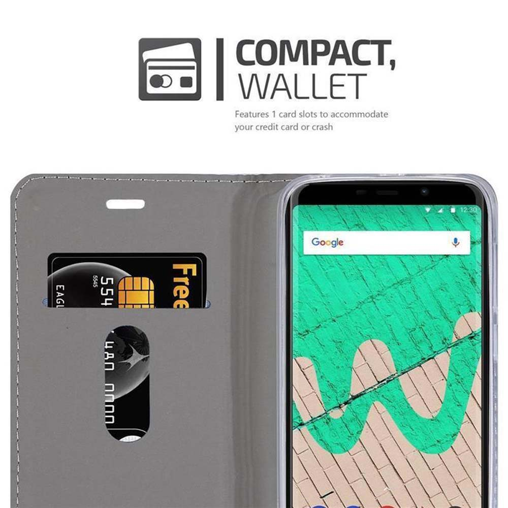 Un portafoglio grigio con slot per carte e uno smartphone che mostra l'app Google.