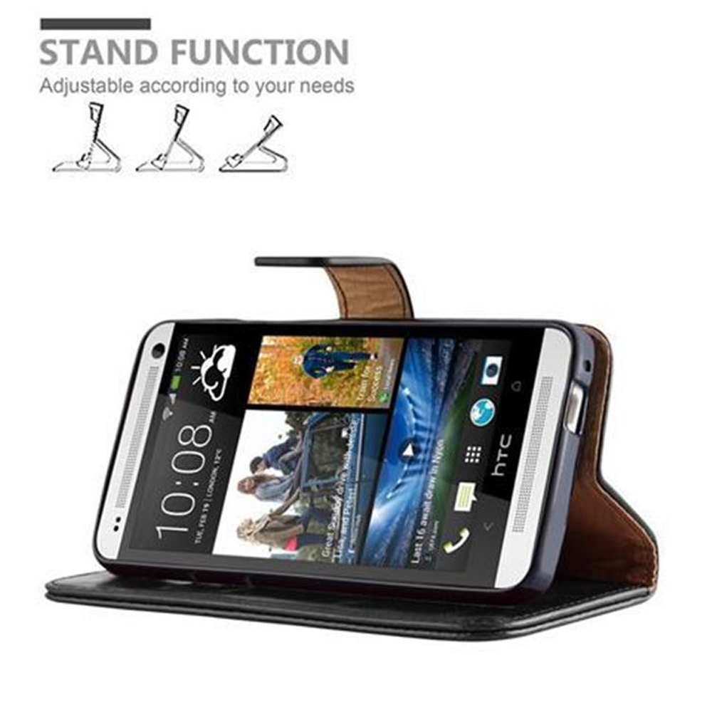 Ein Smartphone in einer braunen Hülle, die als Ständer dient. Die Hülle zeigt drei verschiedene Aufstellwinkel.
