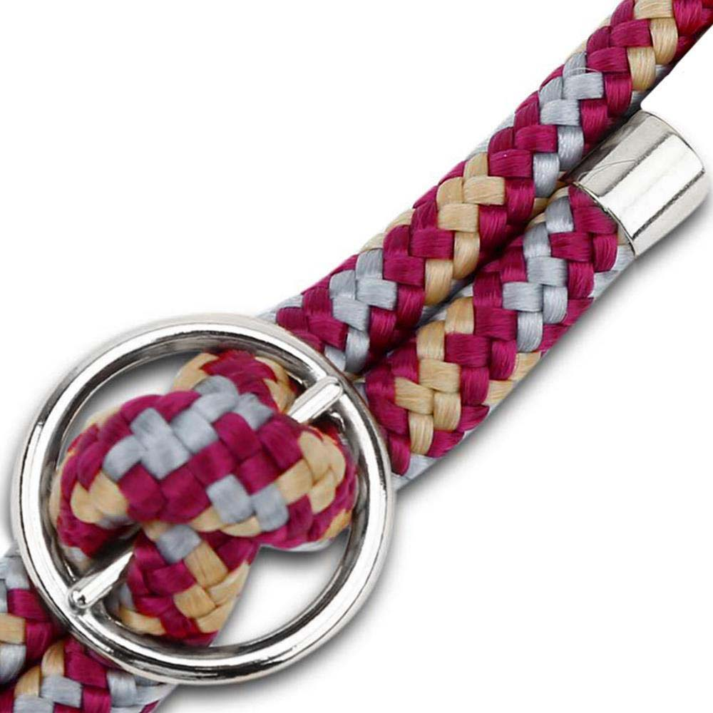 Un cordino intrecciato rosso, beige e grigio con un anello argentato.