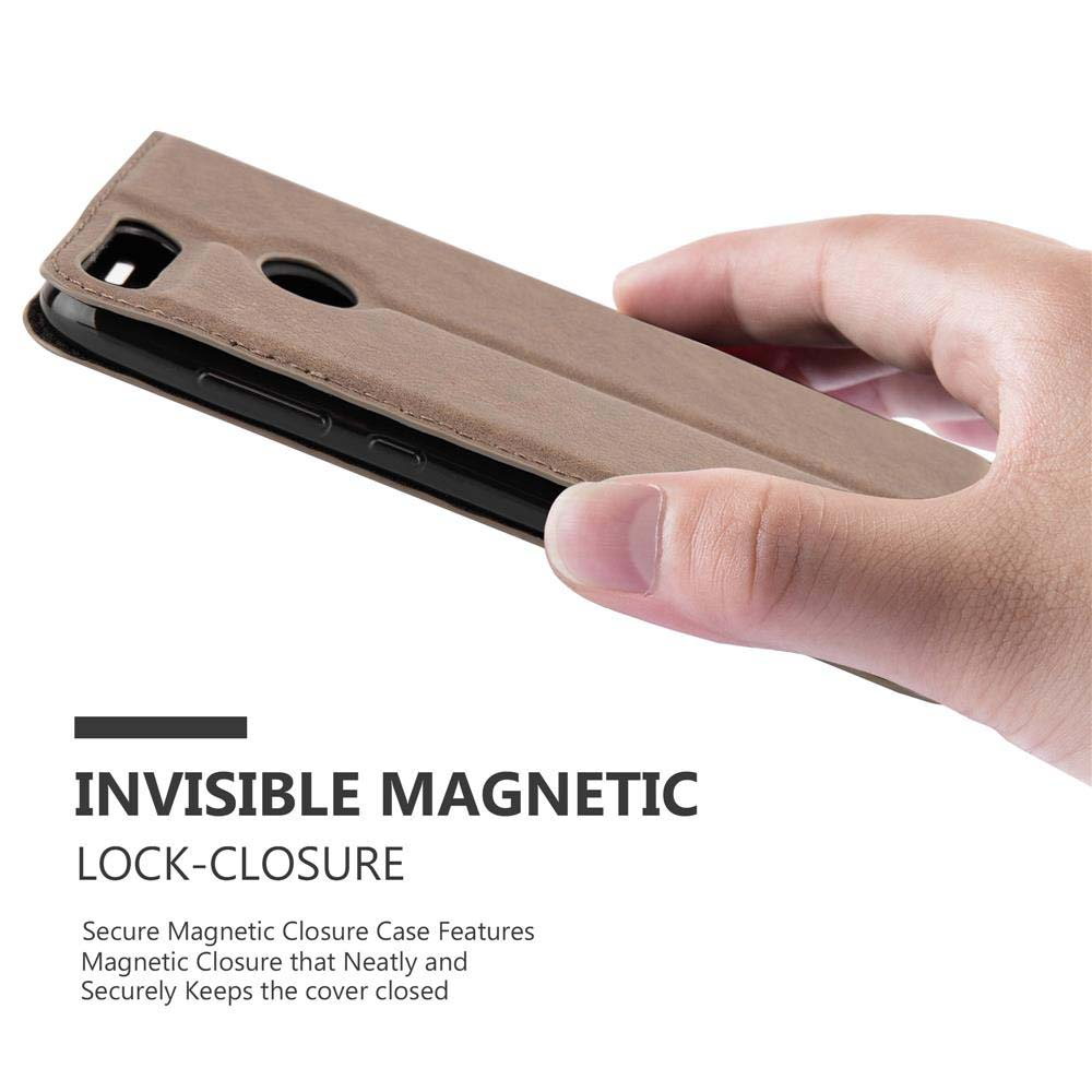 Braune Handyhülle mit magnetischem Verschluss, von einer Hand gehalten.