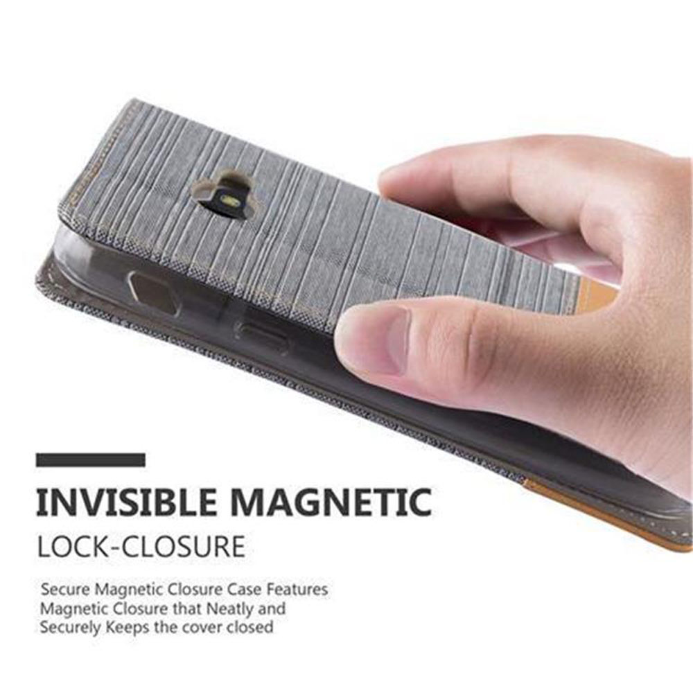 Una mano tiene una custodia per telefono grigia con chiusura magnetica.