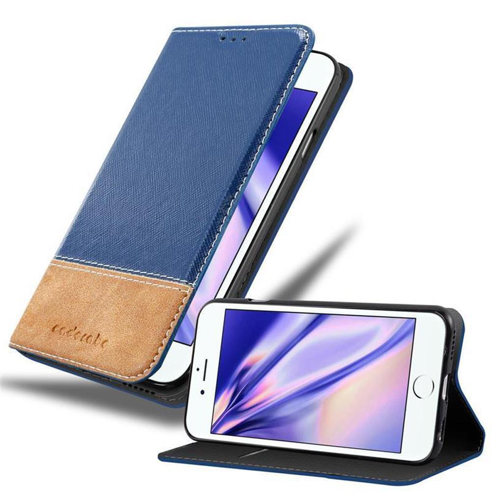 Una funda de teléfono azul y tostada con un teléfono dentro, sobre fondo blanco.