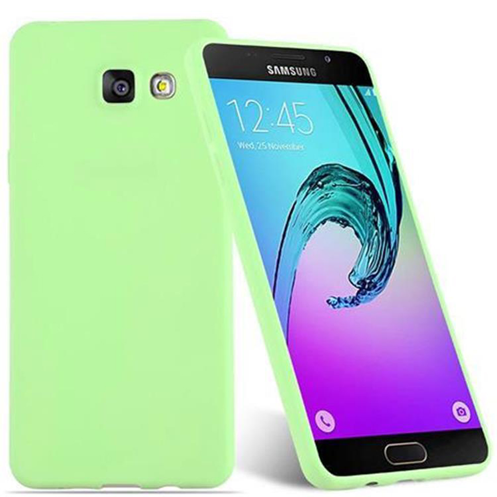 Uno smartphone Samsung verde chiaro in custodia, mostra retro e schermo.
