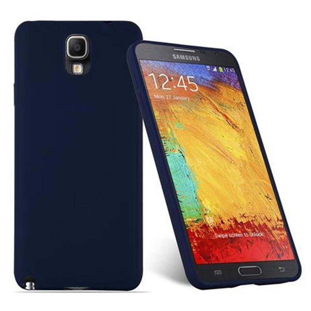 Un smartphone azul oscuro con una funda al lado.