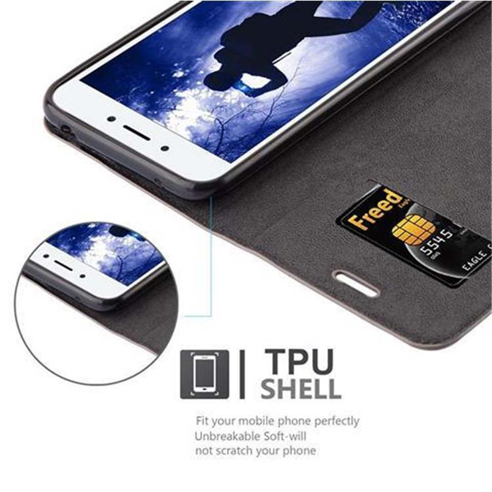 Un telefono in una custodia nera con una carta e un'immagine sullo schermo.