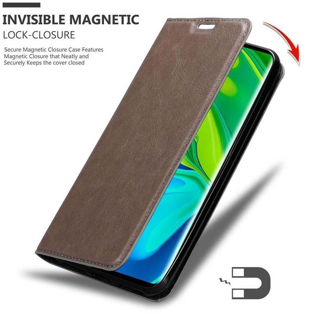 Custodia marrone per telefono con chiusura magnetica, mostra uno smartphone all'interno.
