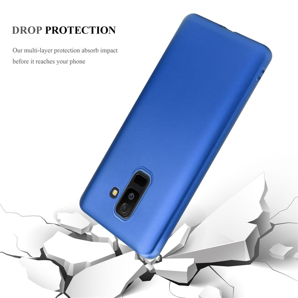 Custodia blu per telefono che cade su terreno crepato.
