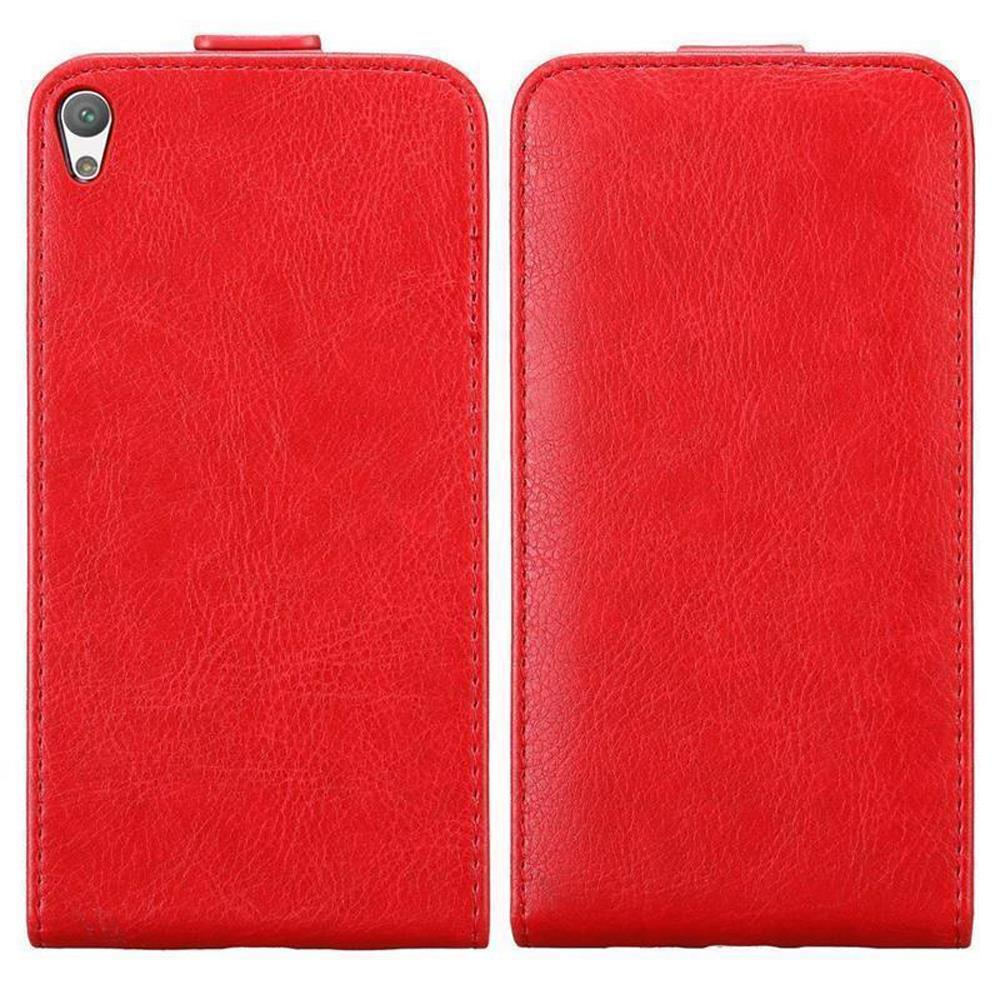 Dos fundas rojas de cuero sintético para teléfono, una al lado de la otra.