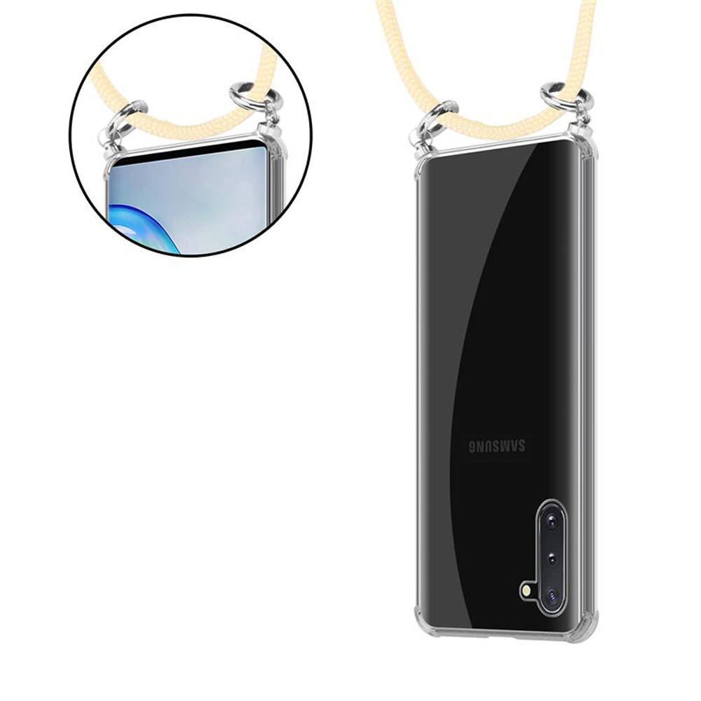 Una custodia trasparente per telefono con un cordino giallo attorno a un telefono Samsung nero.