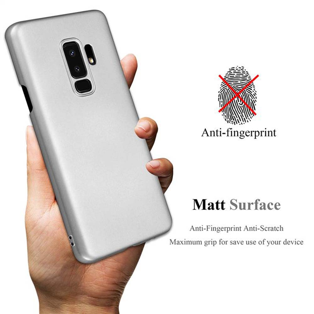 Eine Hand hält ein silbernes Handygehäuse mit einer Antifingerprint-Oberfläche.