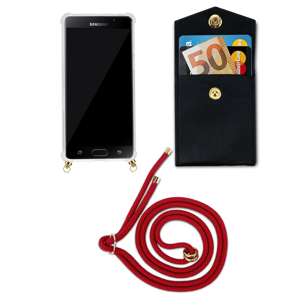 Un smartphone en funda con cordón rojo y billetera negra con tarjetas.