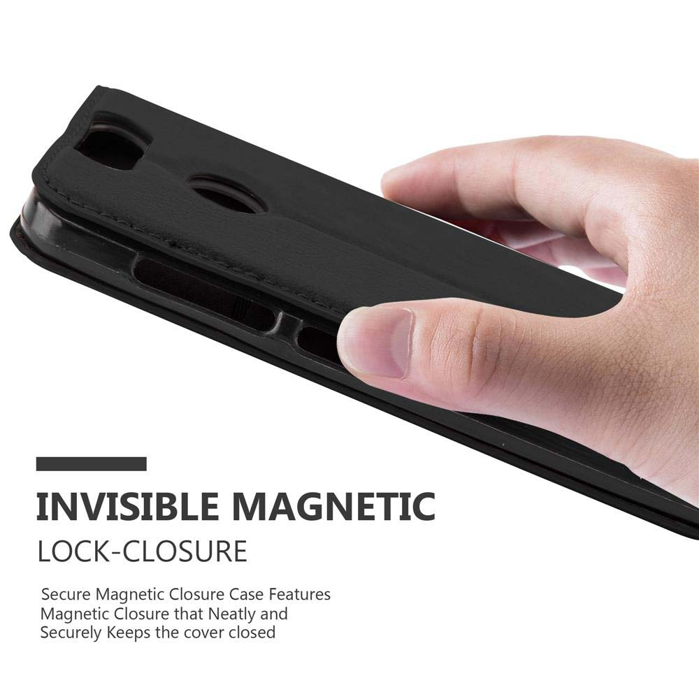 Eine Hand hält eine schwarze Handyhülle mit magnetischem Verschluss.