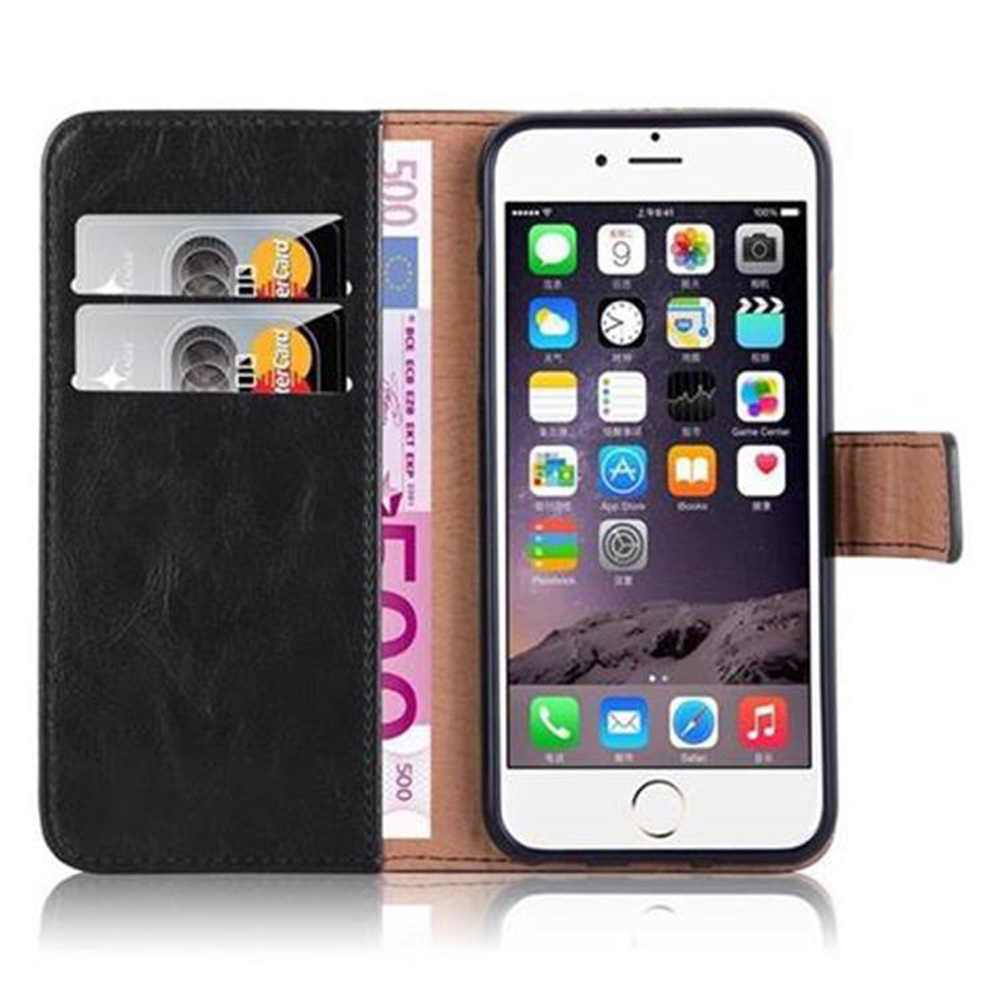 Una custodia a portafoglio nera con due carte e una banconota da 500 euro accanto a un iPhone.