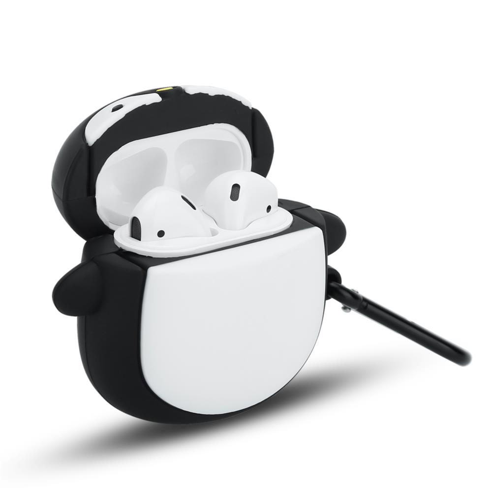 Ein Panda-förmiges Etui für kabellose Ohrhörer mit weißen Ohrhörern darin.