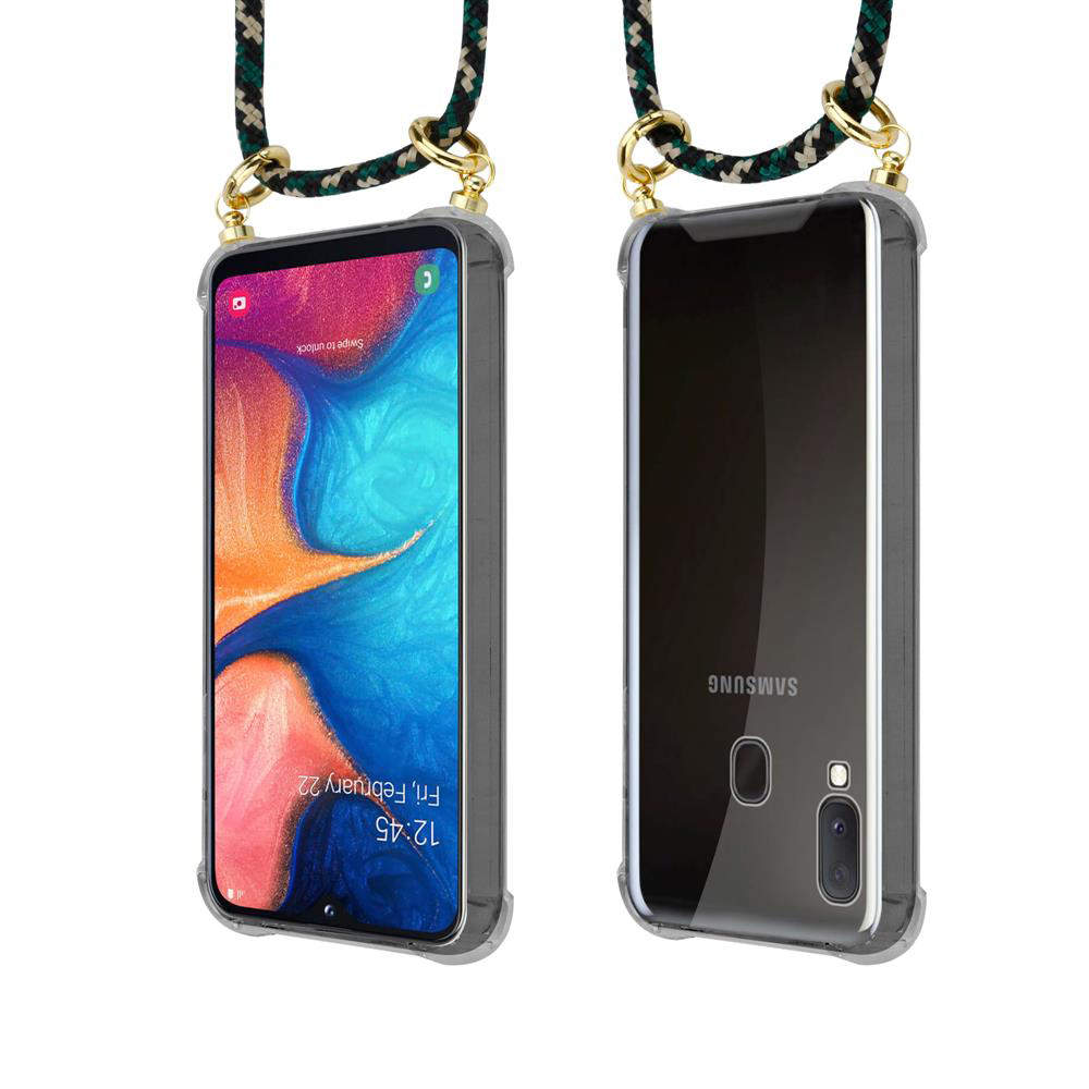 Uno smartphone con laccetto e custodia trasparente, viste frontale e posteriore.