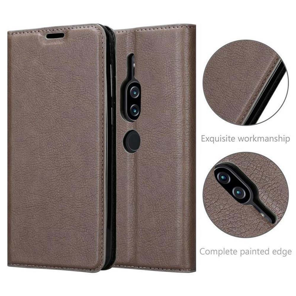 Custodia in pelle marrone per smartphone con doppia fotocamera e sensore.
