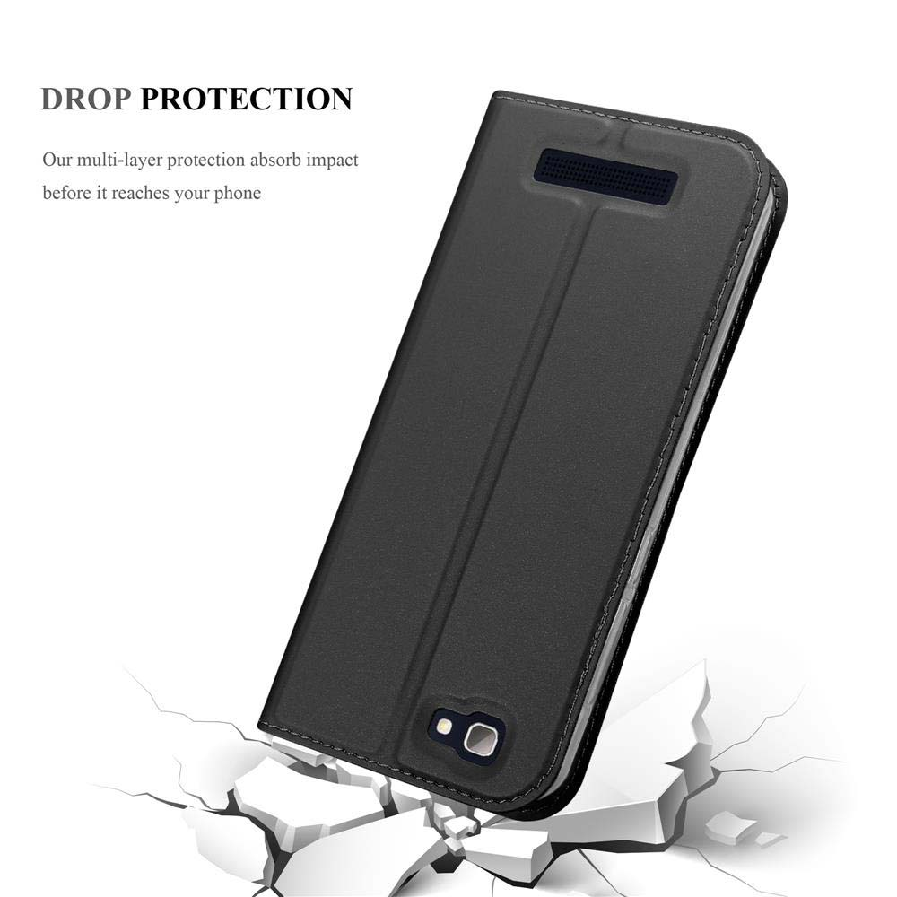 Funda de teléfono negra con corte para altavoz, sobre suelo destrozado.