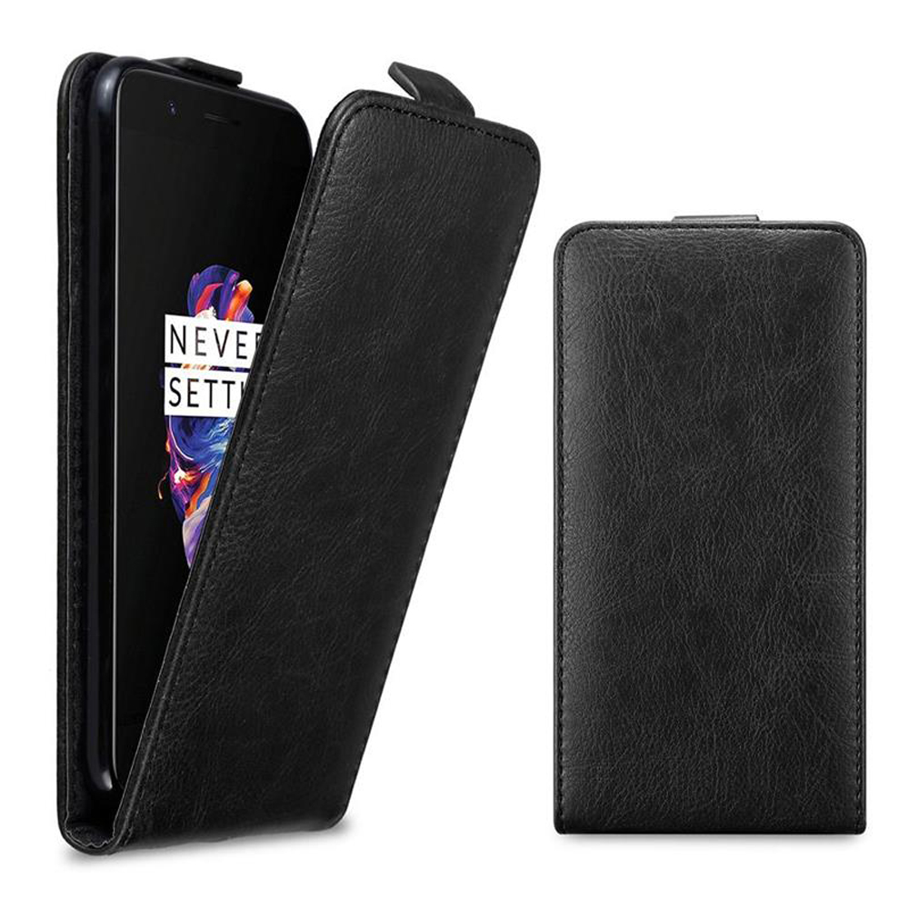 Custodia a libro in pelle nera per smartphone, aperta e chiusa.