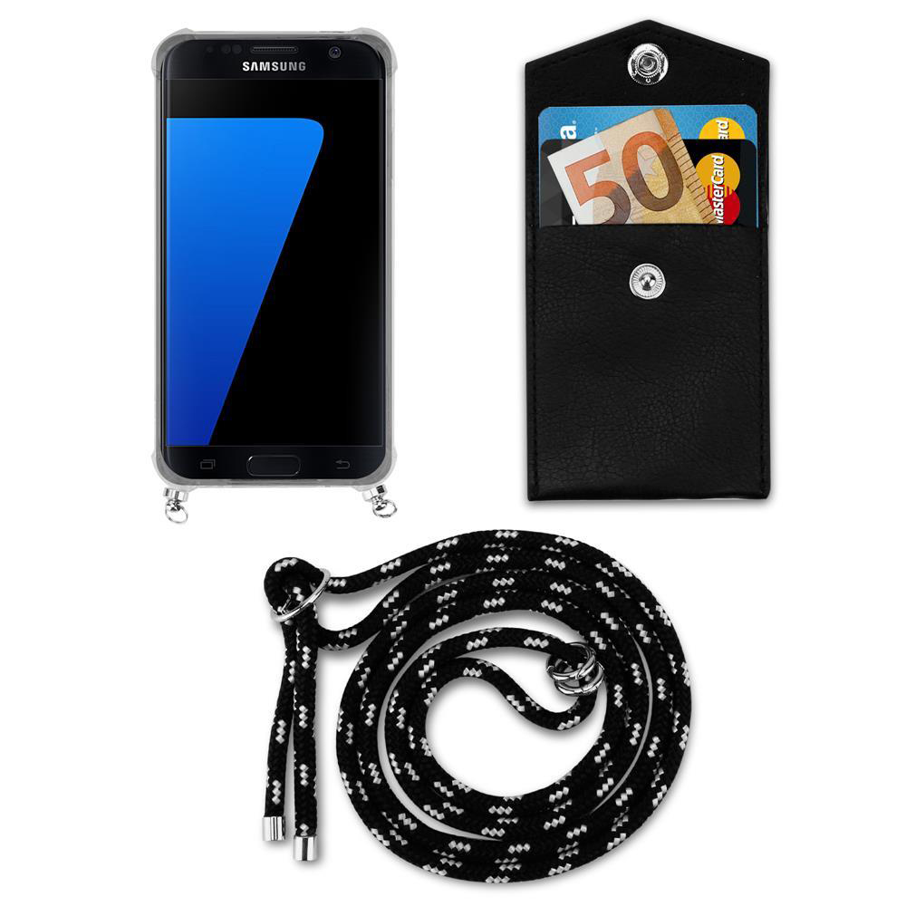 Uno smartphone in custodia con banconota da 50 euro e carta di credito in un sacchetto.