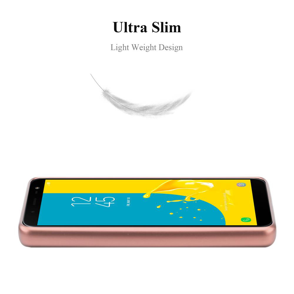 Uno smartphone color oro rosa poggia su una superficie bianca con una piuma.