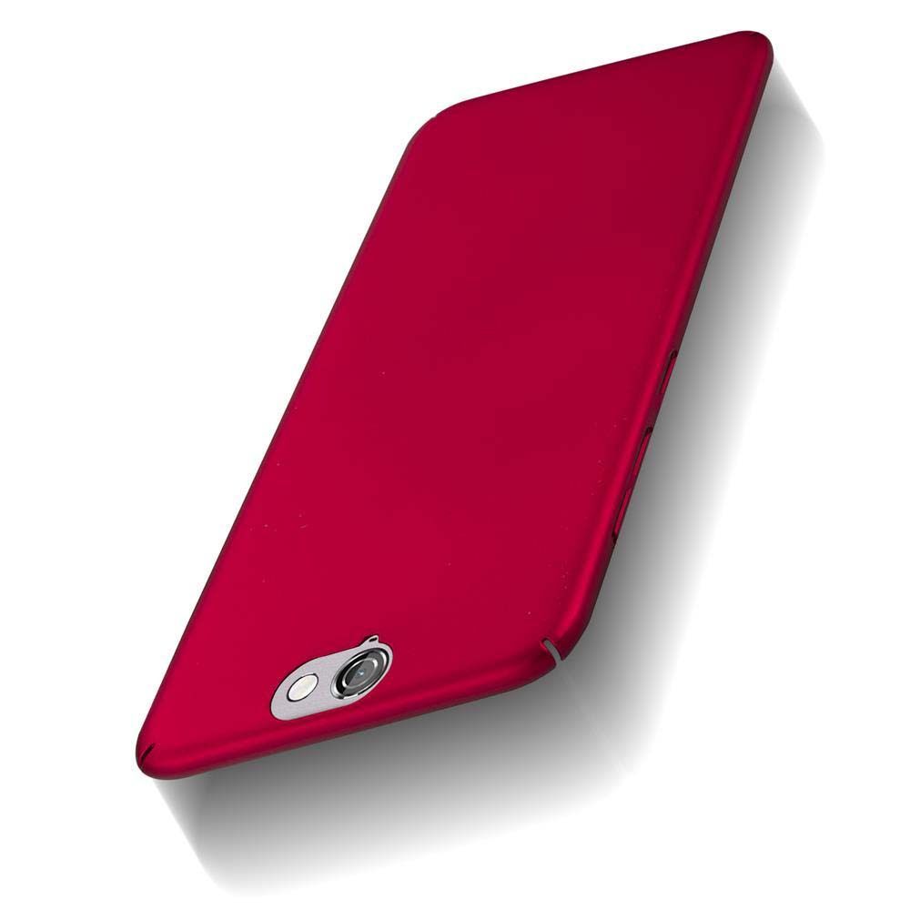 Una cover rossa per telefono con foro per fotocamera su sfondo bianco.