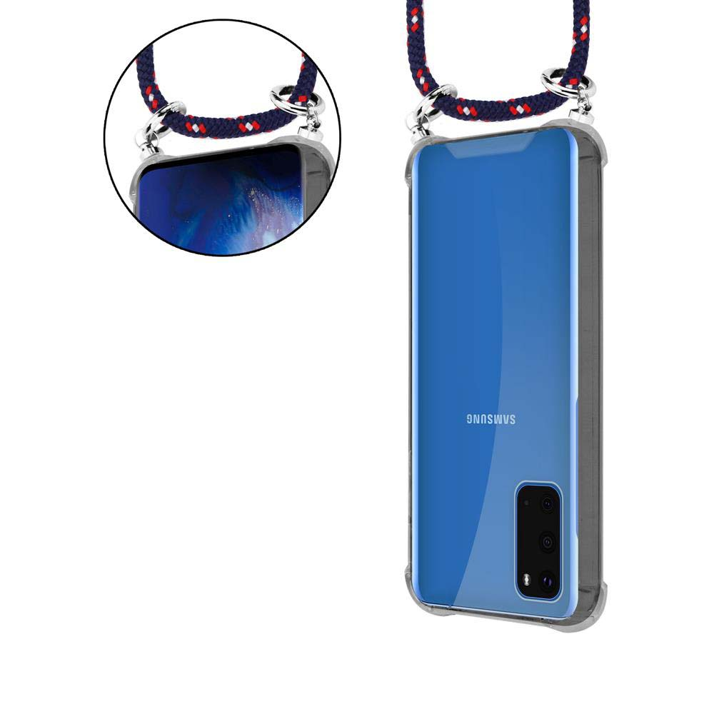 Un telefono Samsung blu in custodia trasparente con laccetto. Vista ravvicinata.