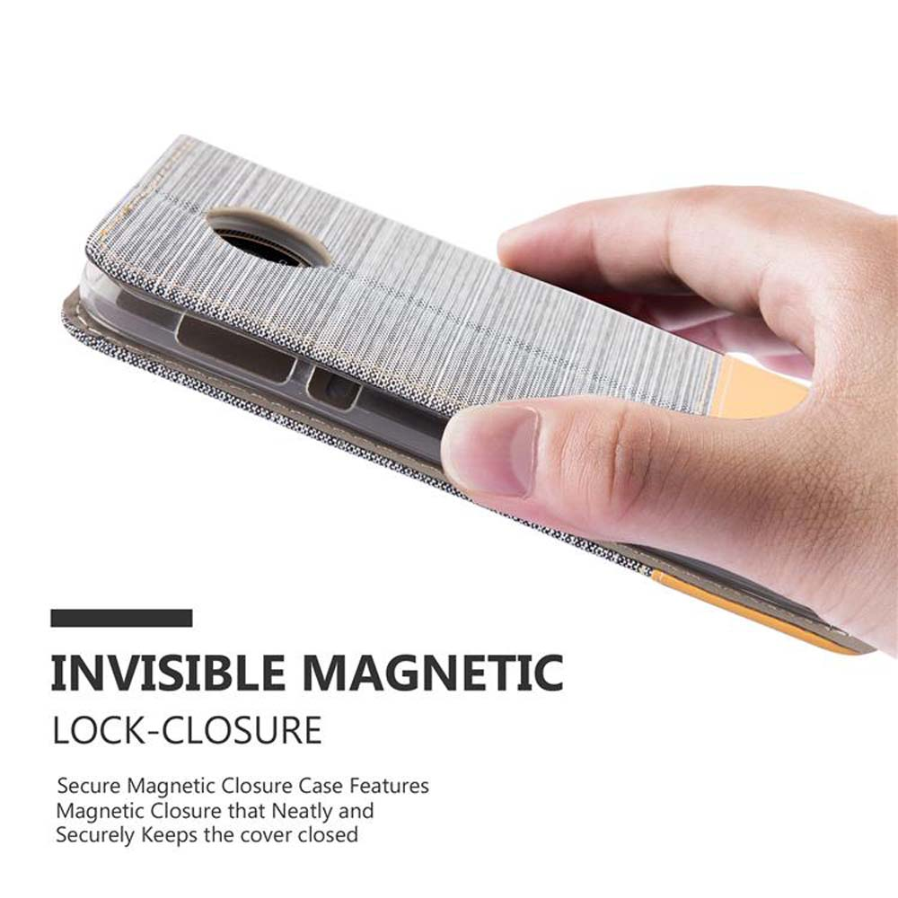 Custodia grigia per telefono con chiusura magnetica, tenuta da una mano.